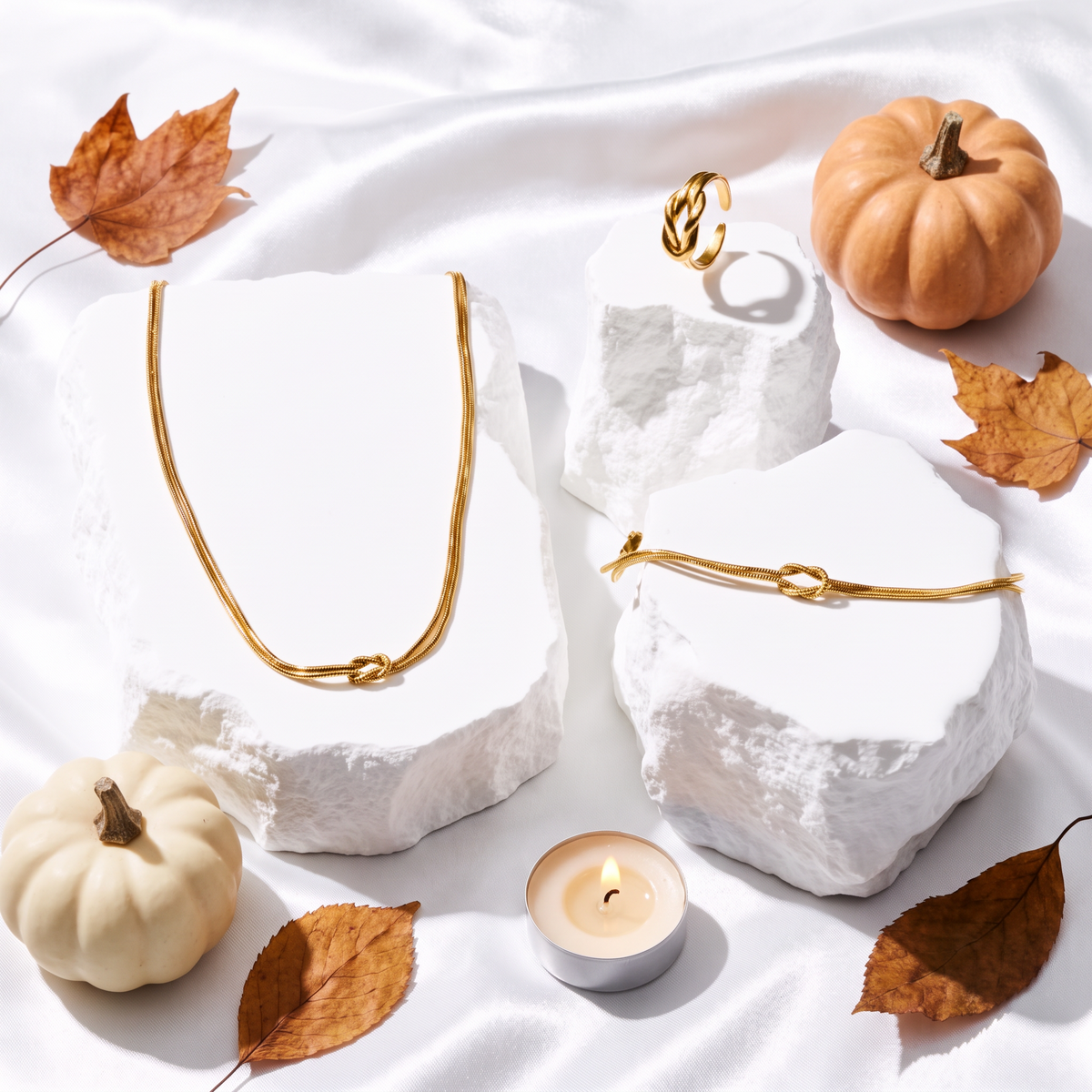Belari Verbindungsknoten Geschenkbox mit Halloween-Dekoration, Flatlay
